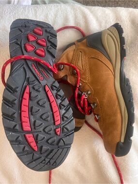 Columbia Brown Suede Hiking boots with Red Laces